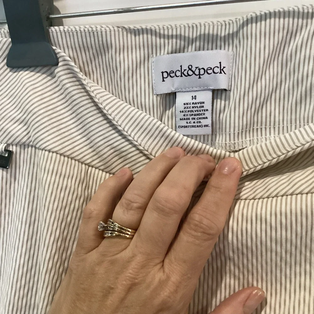 Peck & Peck Cream Capris for Women - Picture 5 of 9